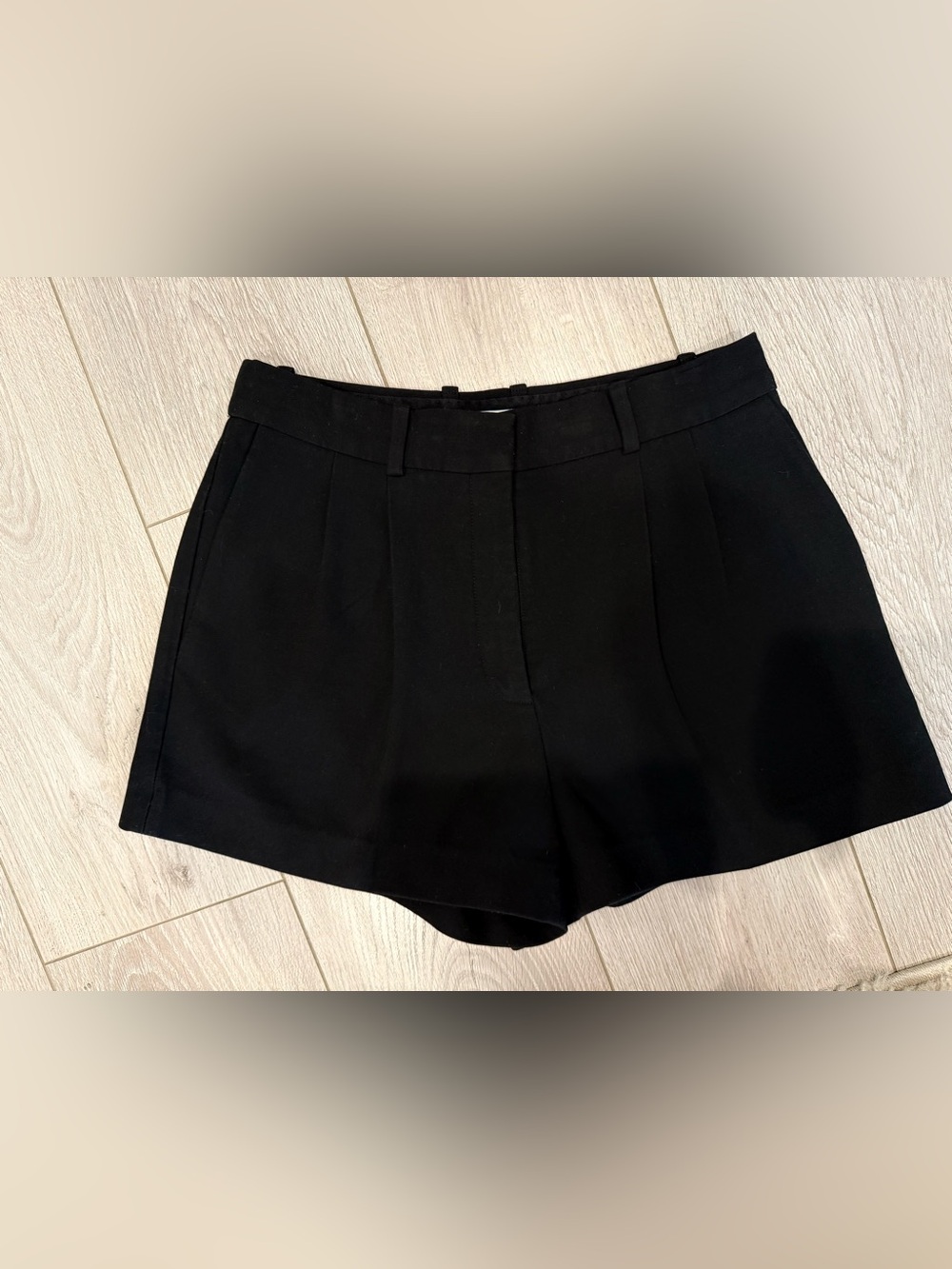 Babaton Aritzia High Rise Crepe Pleated Mini Short size 6 NWOT